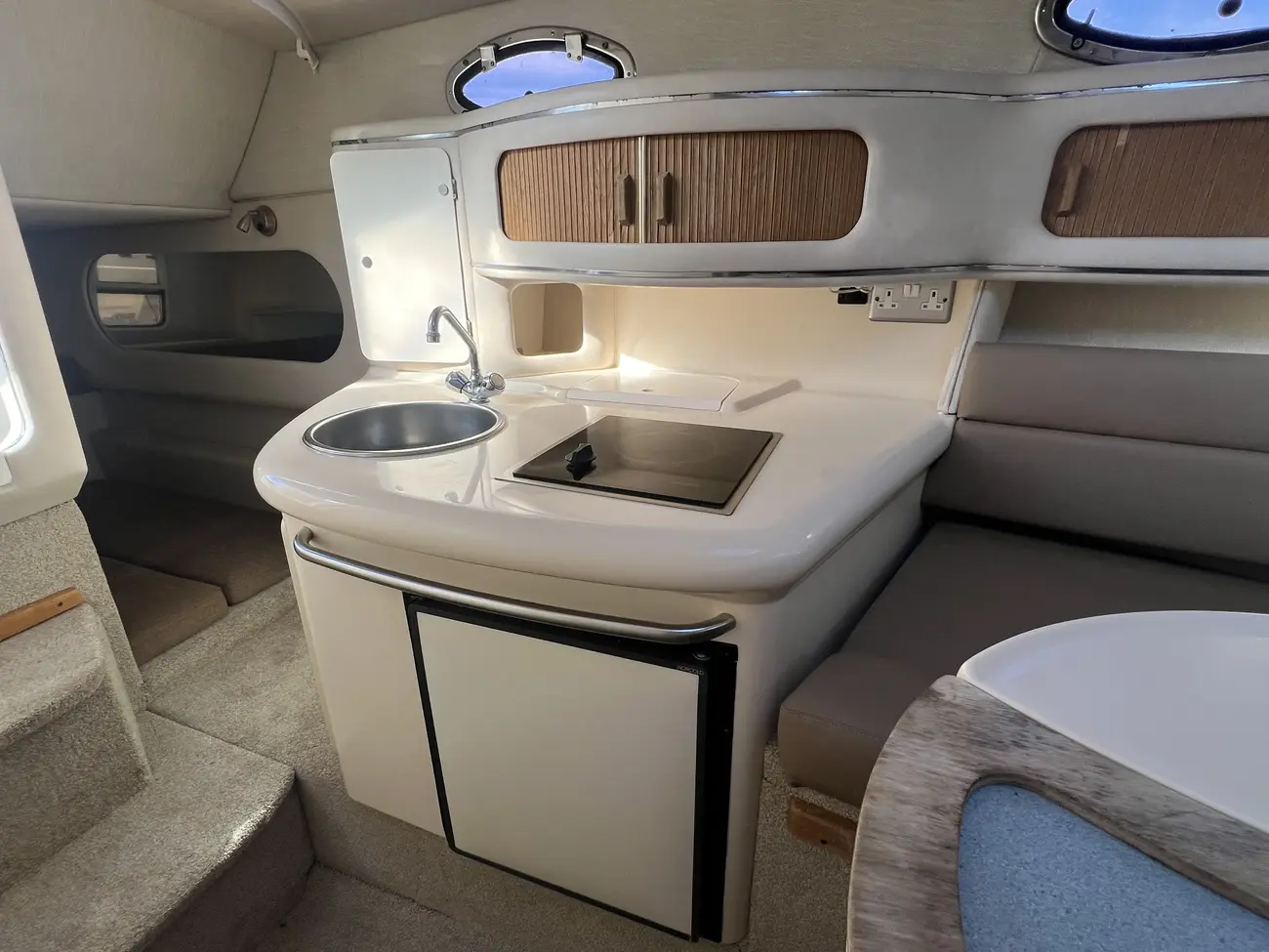 Sea Ray 270 Sundancer - Image 18