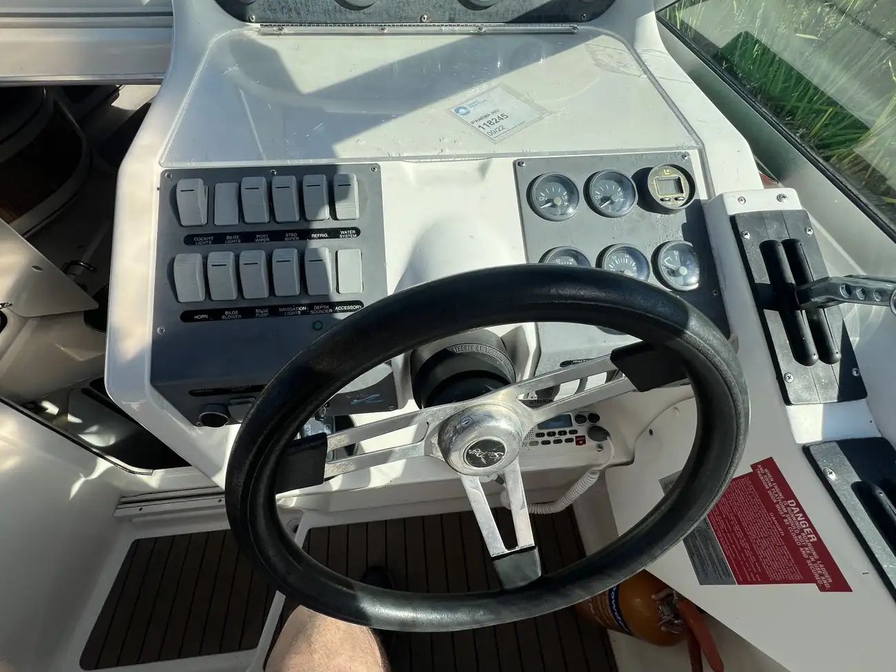 Sea Ray 270 Sundancer - Image 23