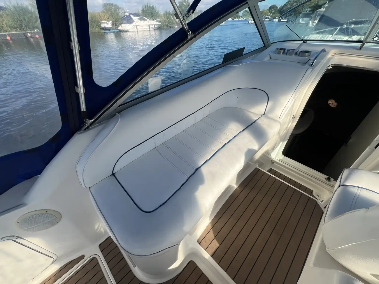 Sea Ray 270 Sundancer - Image 7