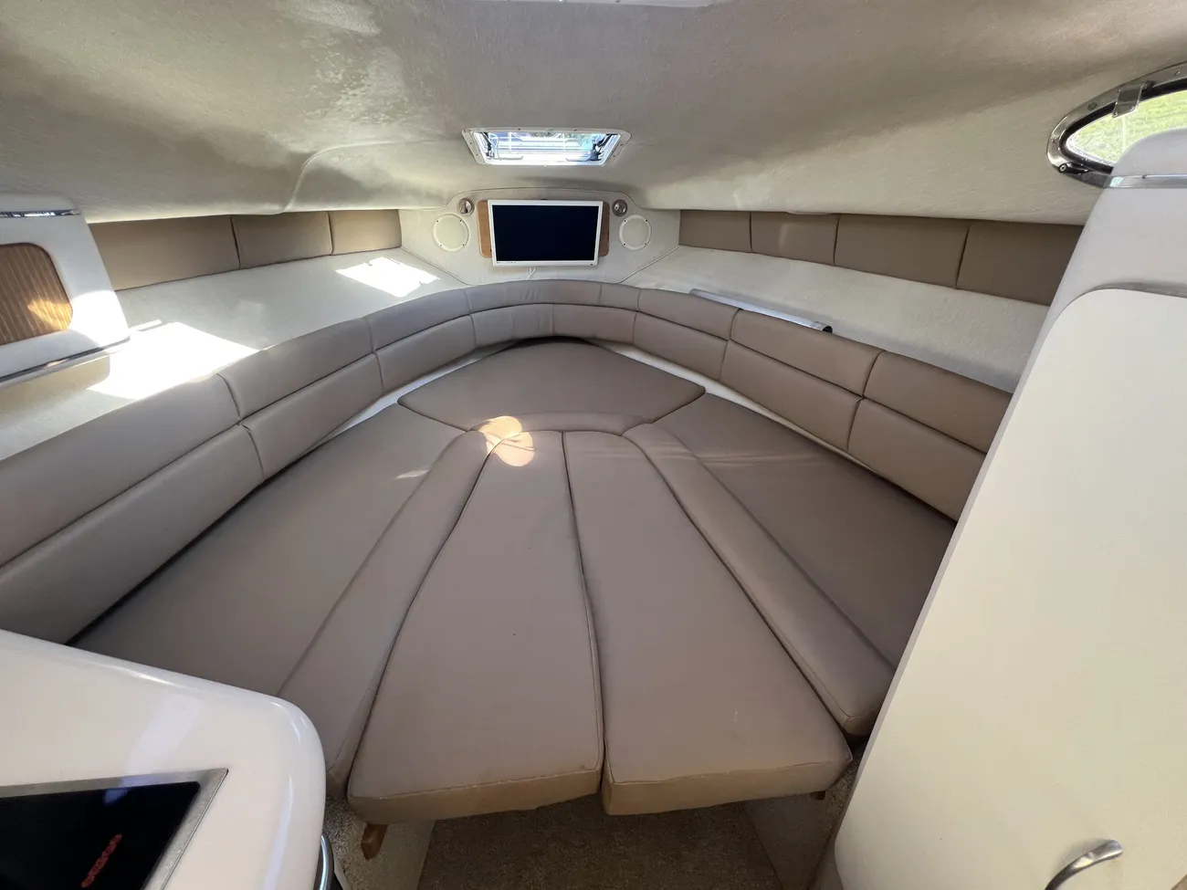 Sea Ray 270 Sundancer - Image 13