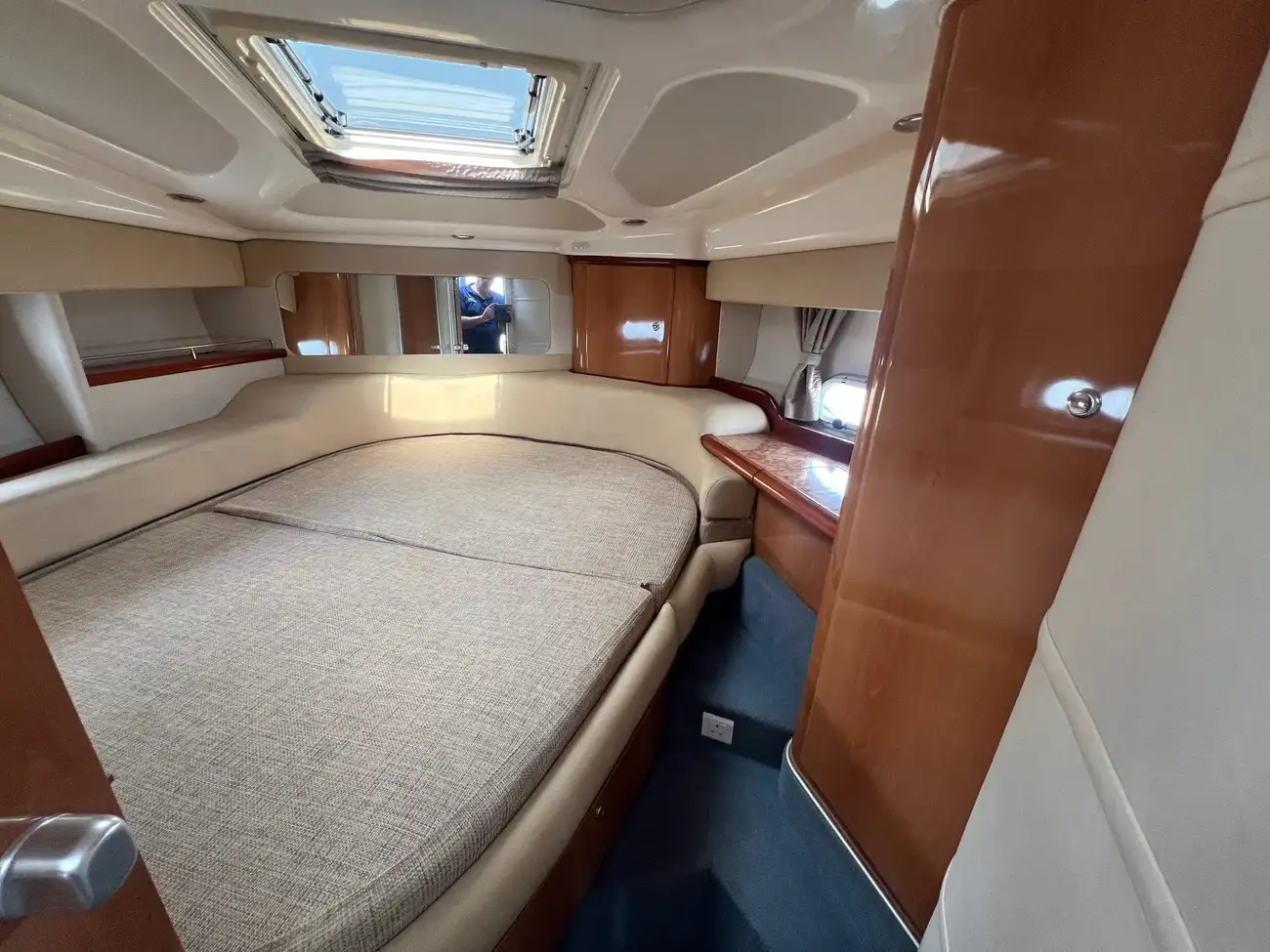 Sealine 330 Statesman - Image 18