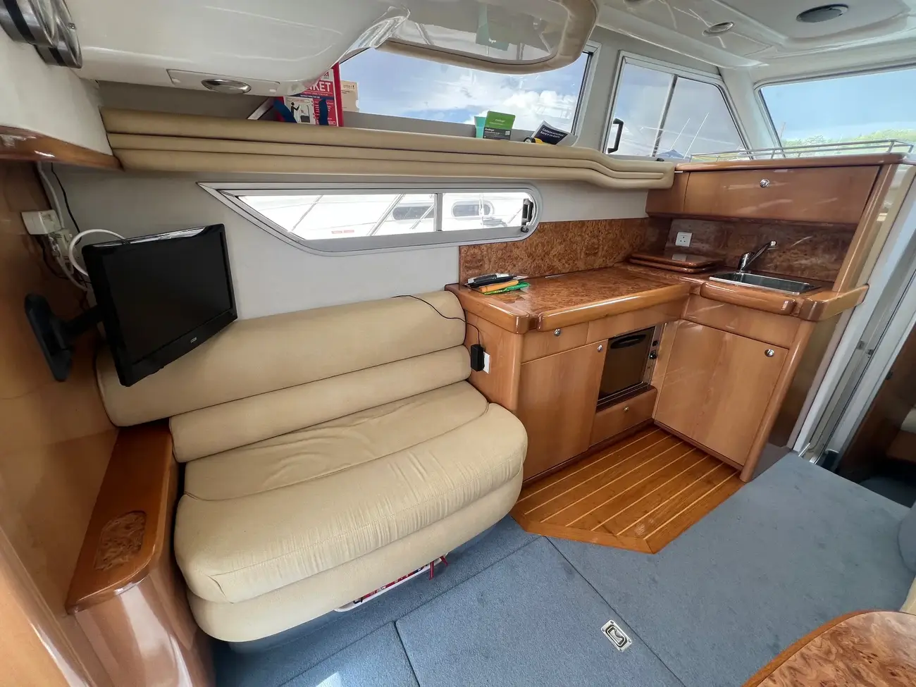 Sealine 330 Statesman - Image 11
