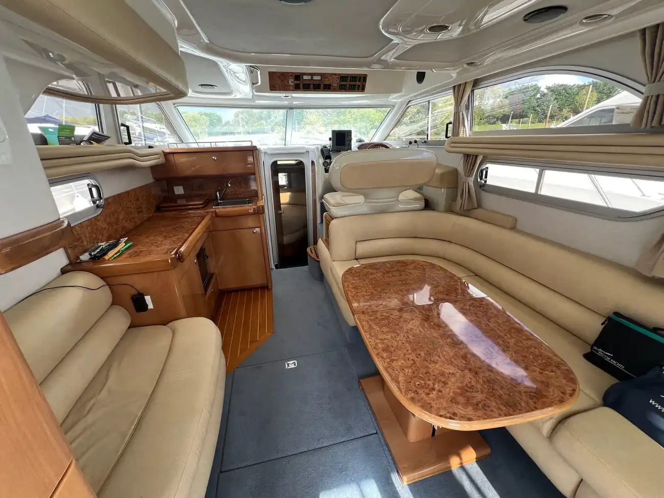 Sealine 330 Statesman - Image 3