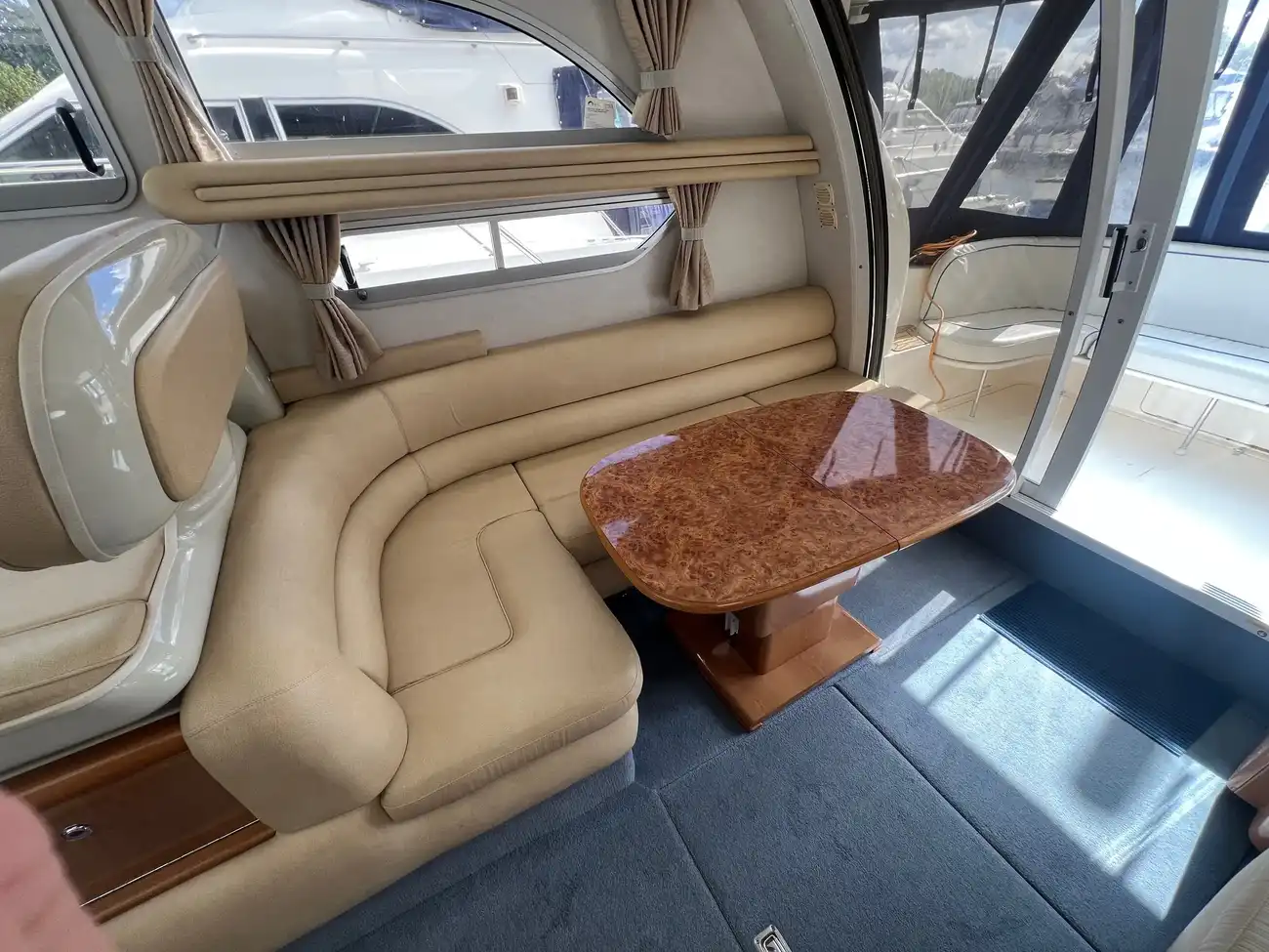 Sealine 330 Statesman - Image 13