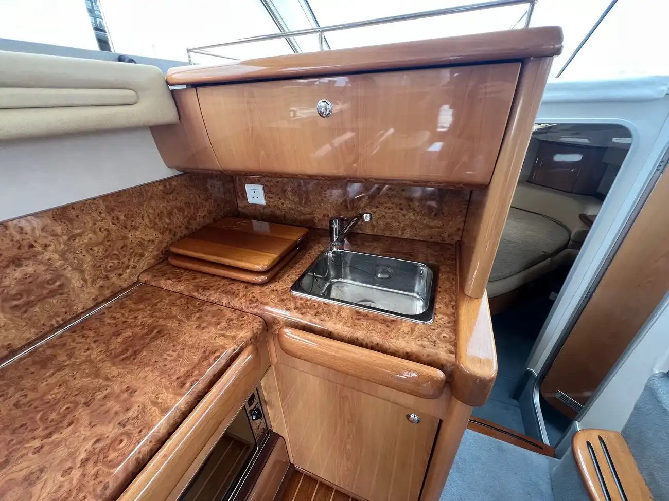 Sealine 330 Statesman - Image 15