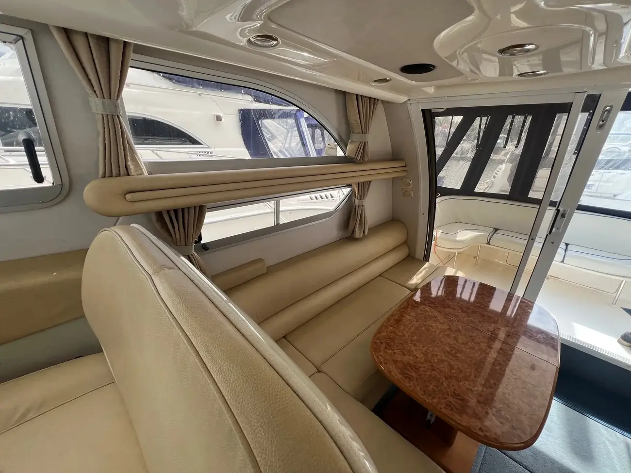Sealine 330 Statesman - Image 12