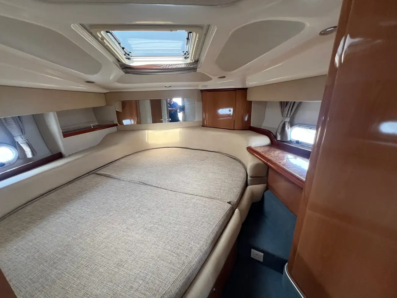 Sealine 330 Statesman - Image 4
