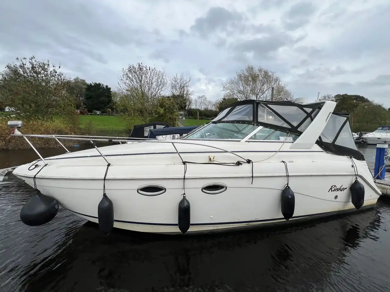 Rinker 270 Fiesta Vee