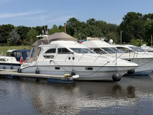 Sealine F33